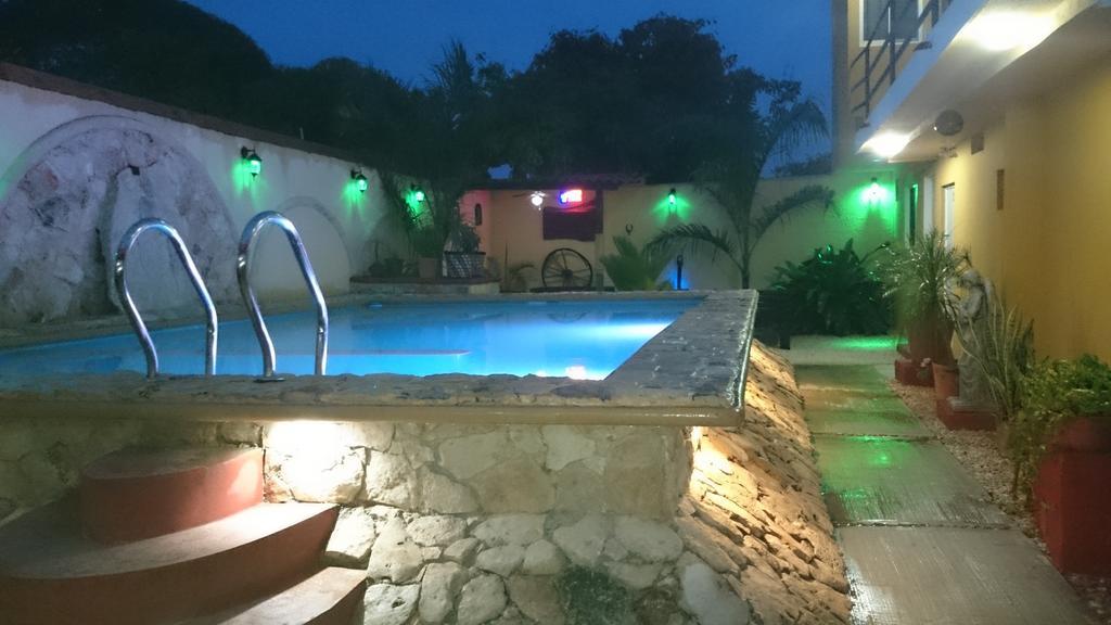 Hotel Posada La Regia Чампотон Экстерьер фото
